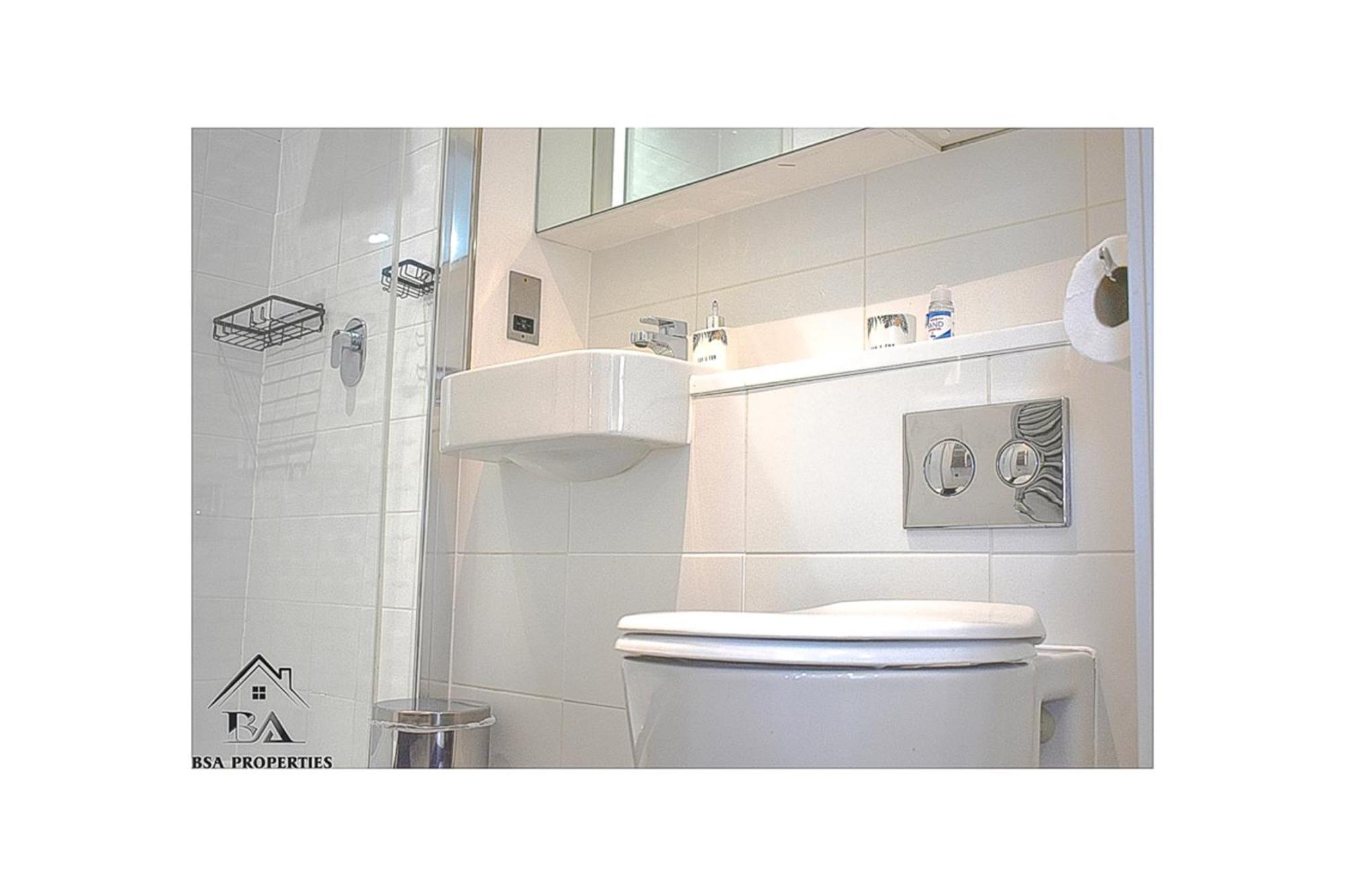 City Centre Apartment Close To Ascot & Legoland Sleep Upto 4 Guests - Parking On Request! แบล็กเนลล์ ภายนอก รูปภาพ