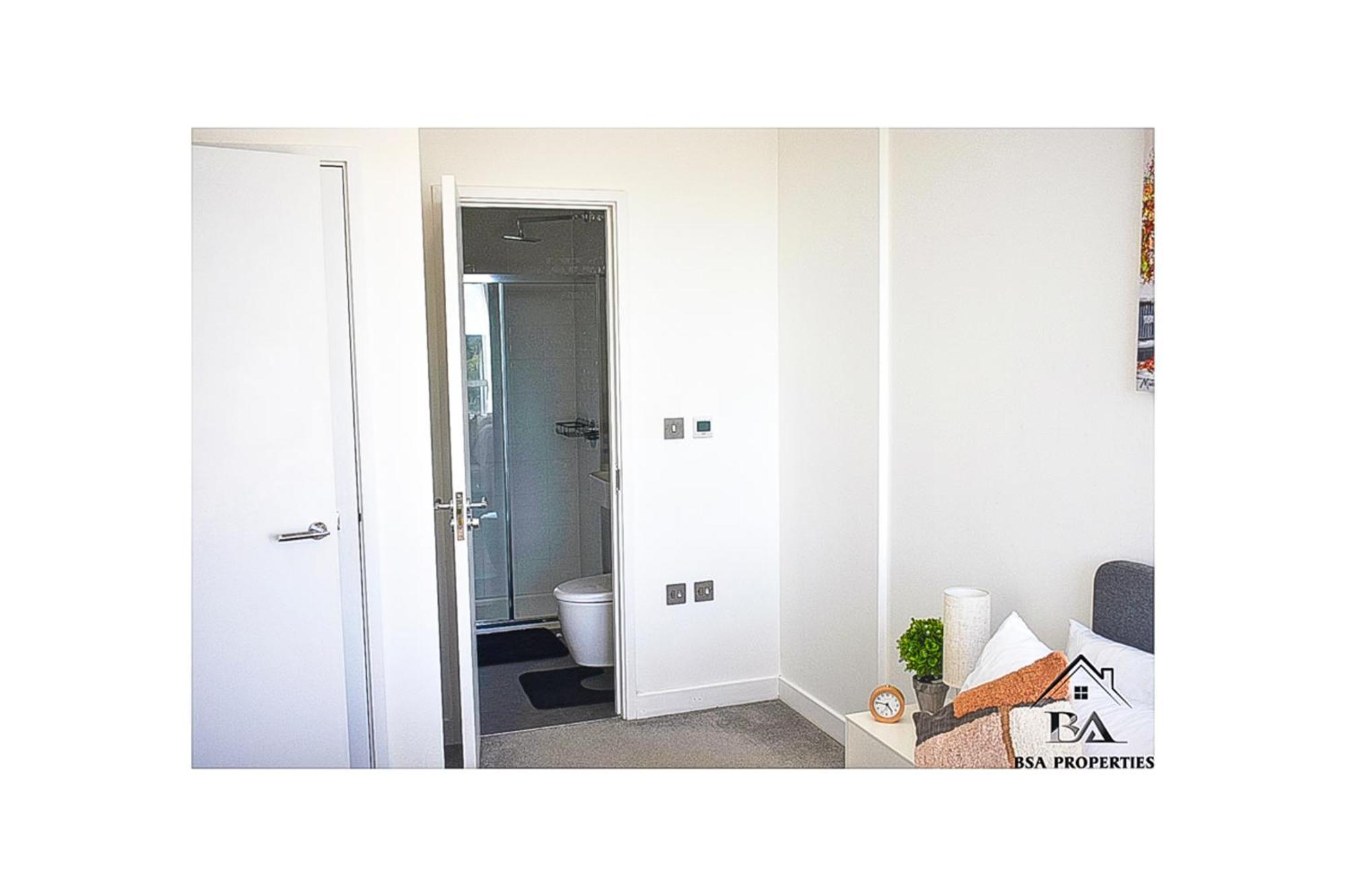City Centre Apartment Close To Ascot & Legoland Sleep Upto 4 Guests - Parking On Request! แบล็กเนลล์ ภายนอก รูปภาพ