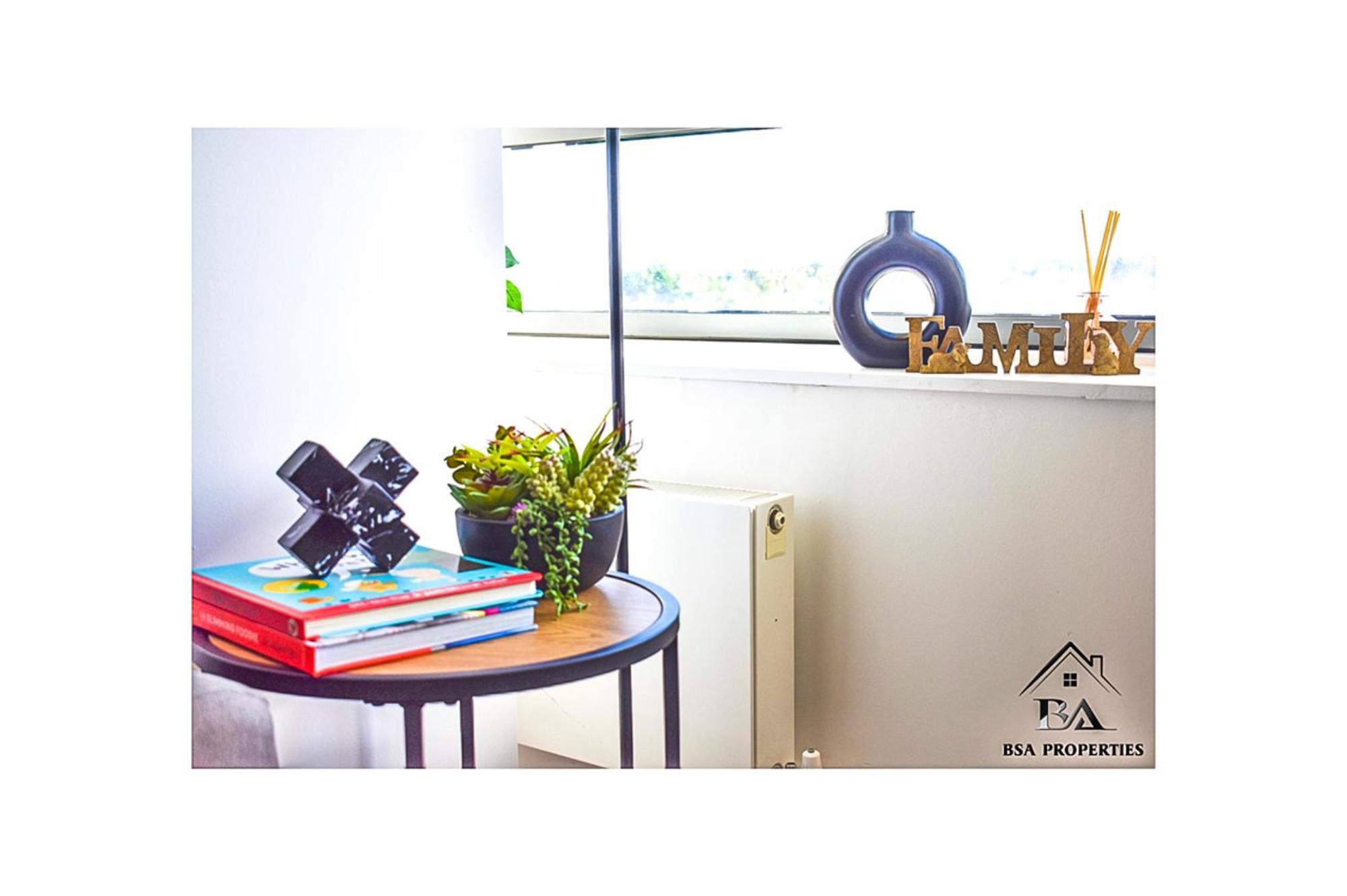 City Centre Apartment Close To Ascot & Legoland Sleep Upto 4 Guests - Parking On Request! แบล็กเนลล์ ภายนอก รูปภาพ