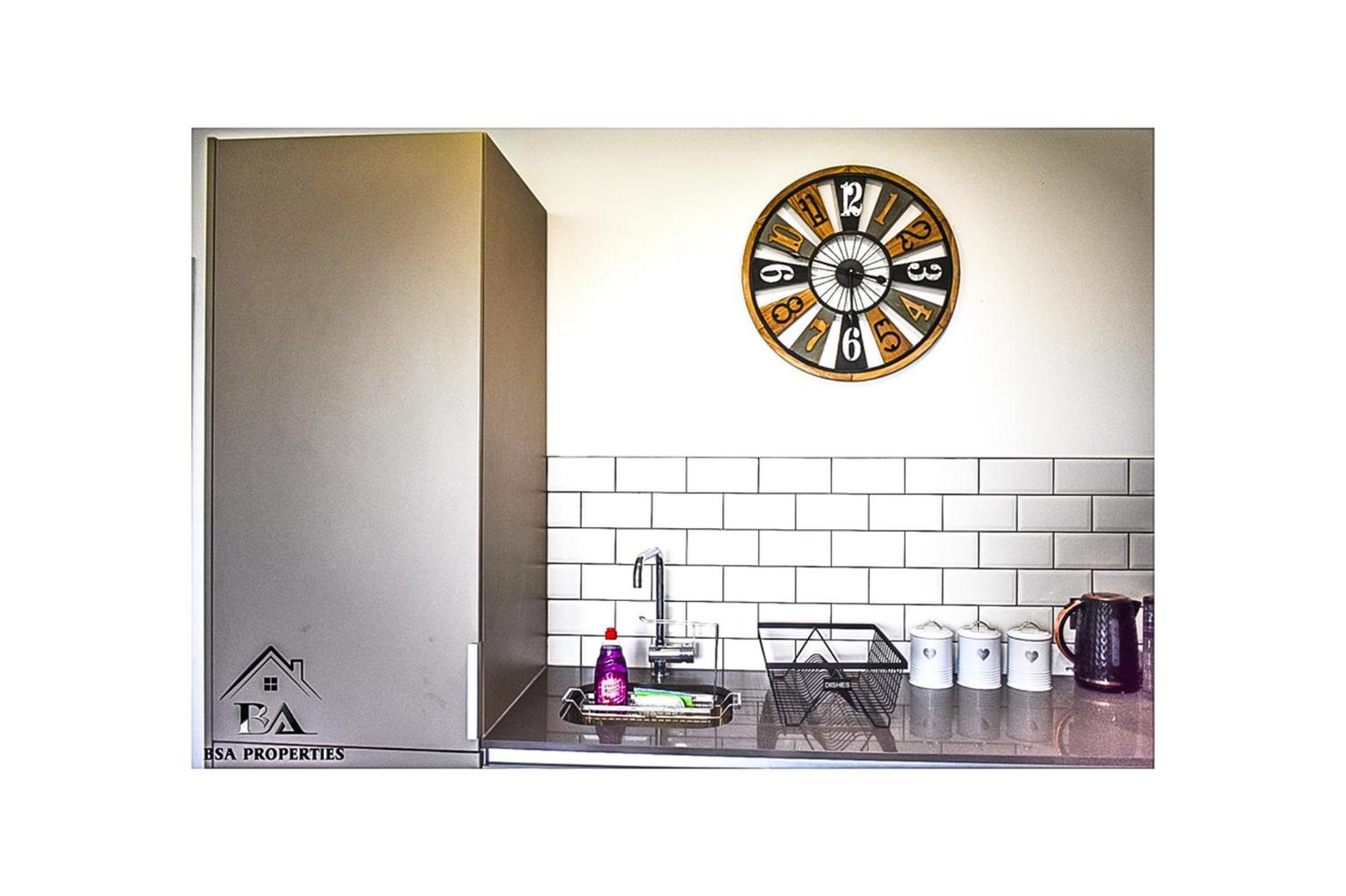 City Centre Apartment Close To Ascot & Legoland Sleep Upto 4 Guests - Parking On Request! แบล็กเนลล์ ภายนอก รูปภาพ