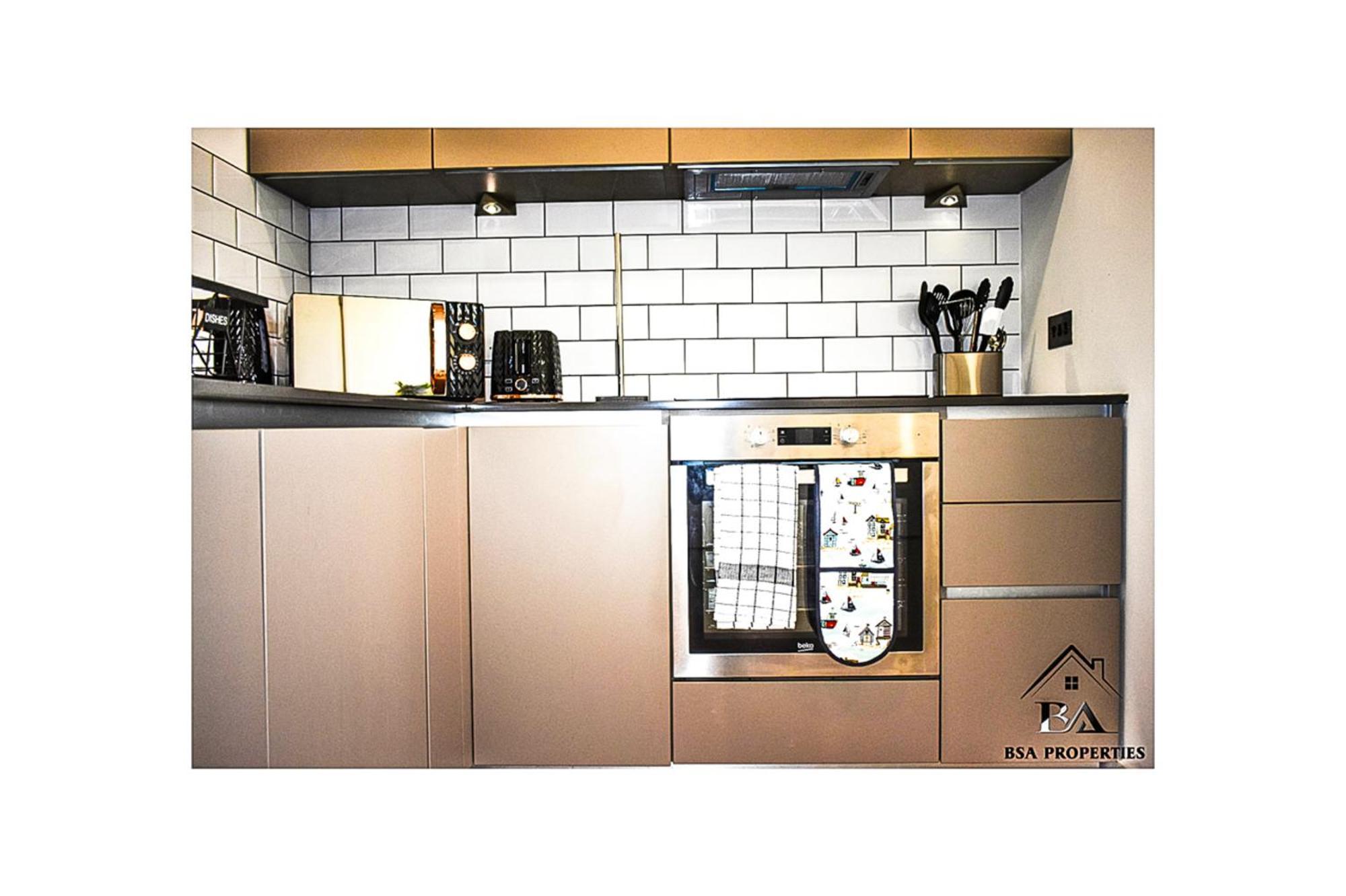 City Centre Apartment Close To Ascot & Legoland Sleep Upto 4 Guests - Parking On Request! แบล็กเนลล์ ภายนอก รูปภาพ