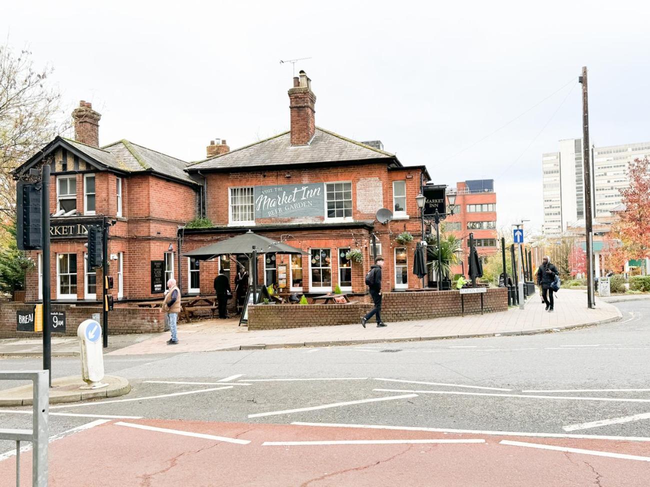 City Centre Apartment Close To Ascot & Legoland Sleep Upto 4 Guests - Parking On Request! แบล็กเนลล์ ภายนอก รูปภาพ