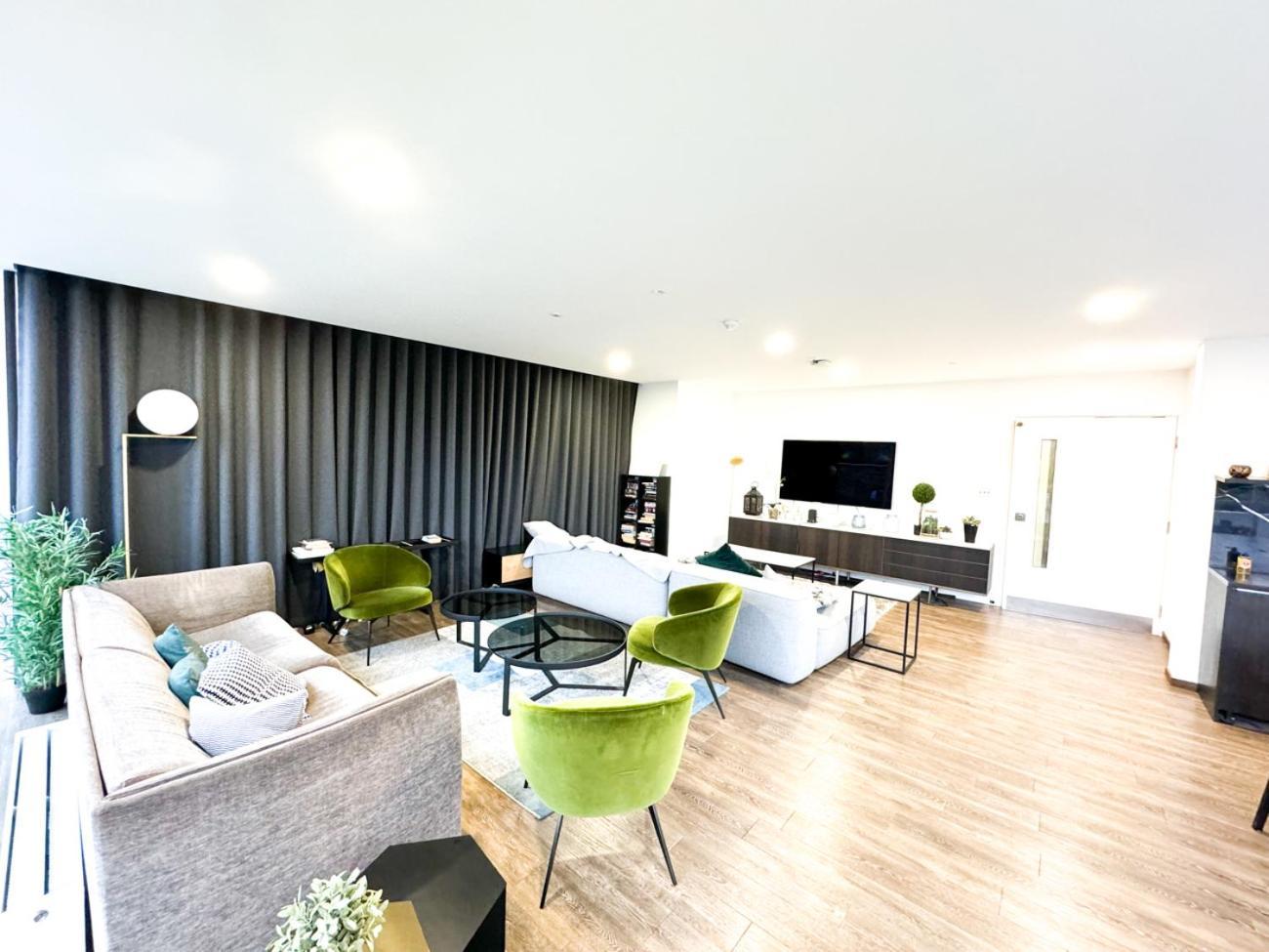 City Centre Apartment Close To Ascot & Legoland Sleep Upto 4 Guests - Parking On Request! แบล็กเนลล์ ภายนอก รูปภาพ