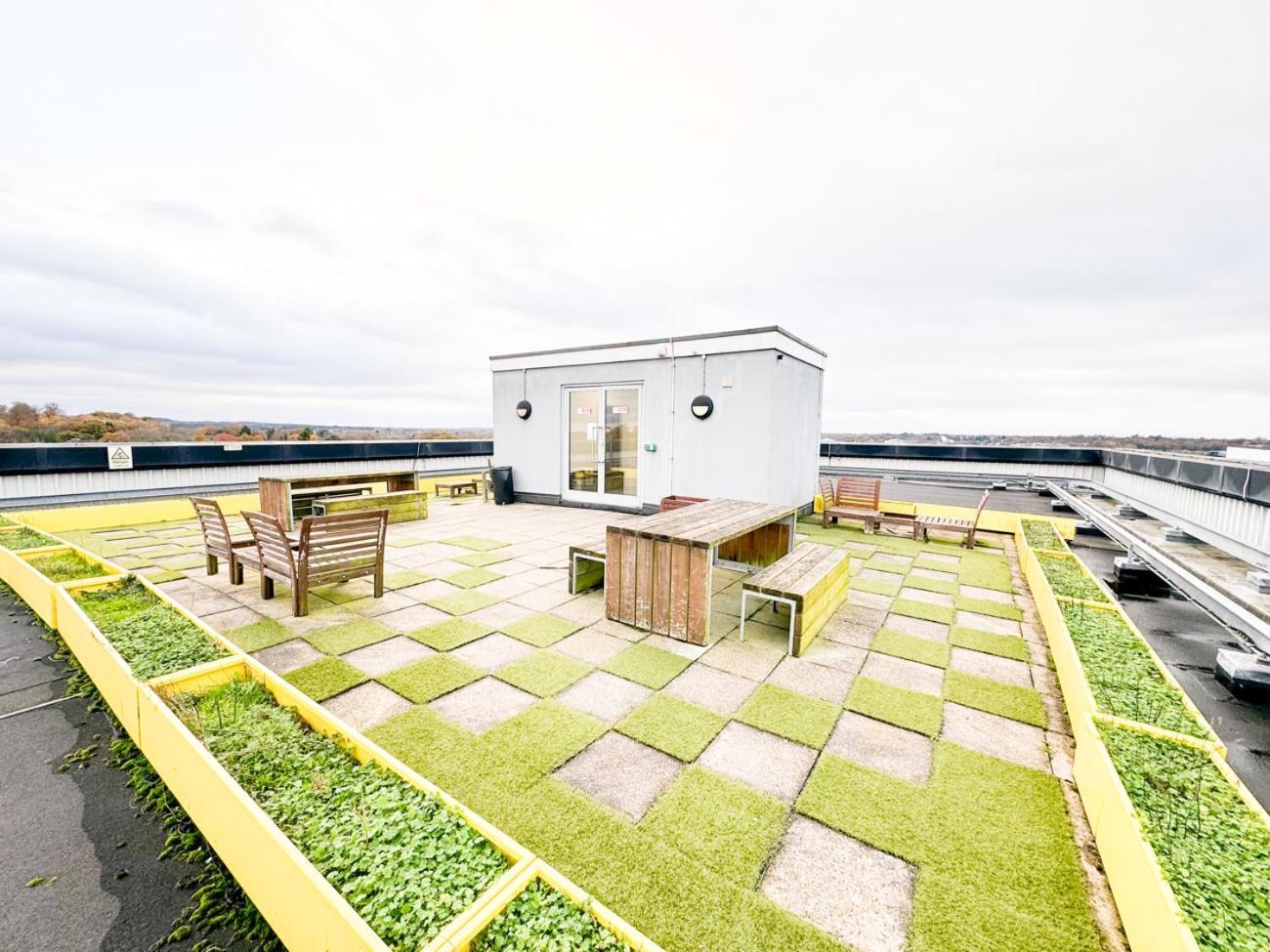 City Centre Apartment Close To Ascot & Legoland Sleep Upto 4 Guests - Parking On Request! แบล็กเนลล์ ภายนอก รูปภาพ